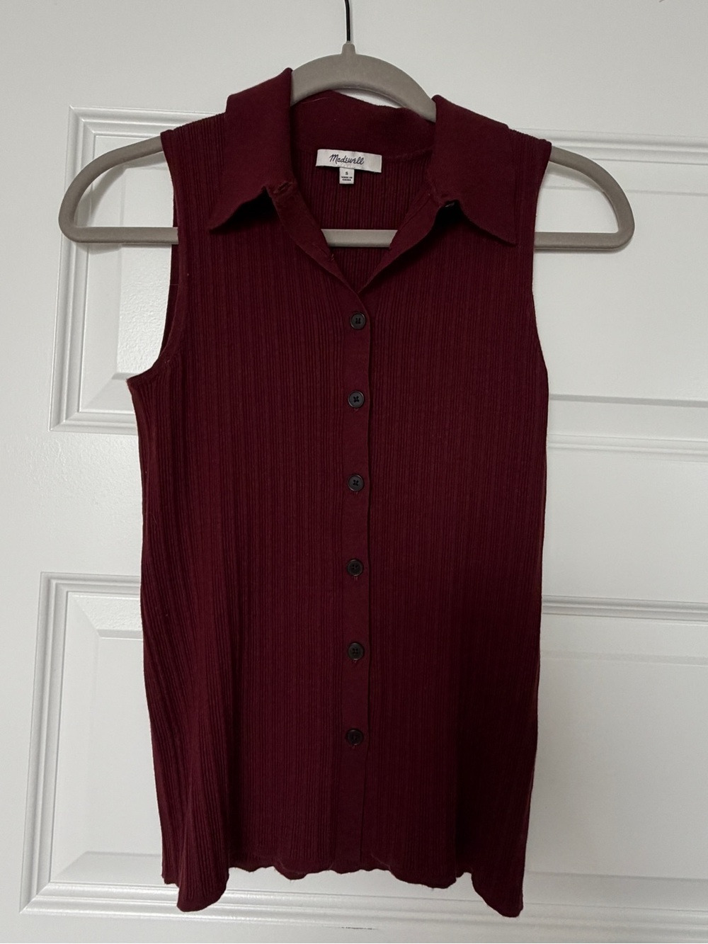 Madewell Ribbed Button-Front Knit Top in Burgundy